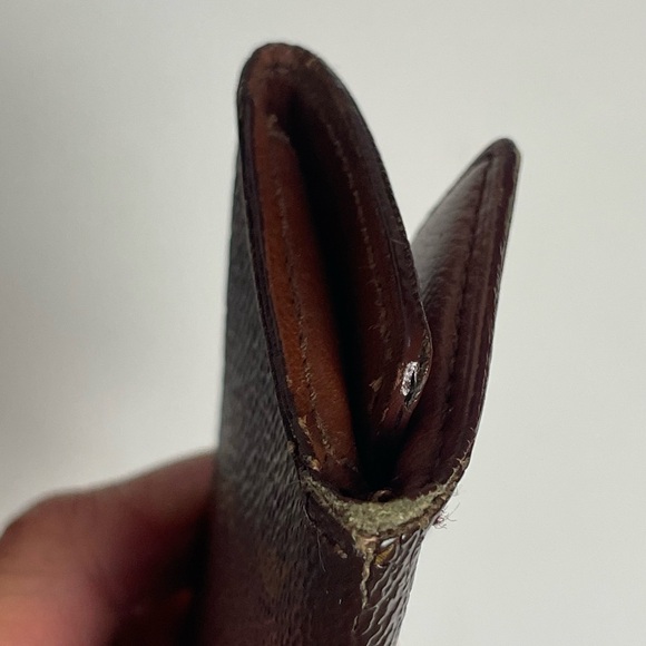 Louis Vuitton Monogram Key Case - Picture 5 of 12